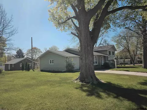 Exterior - 410 N Clark Ave, Sutton, NE 68979 photo 2 of 6