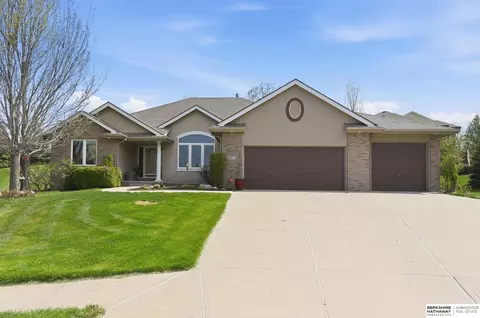4413 N 195 Cir, Omaha, NE 68022