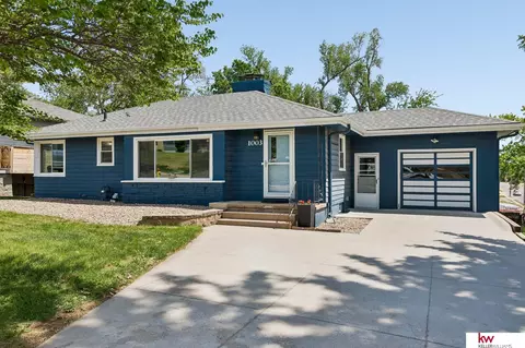 1003 Parkway Dr, Bellevue, NE 68005
