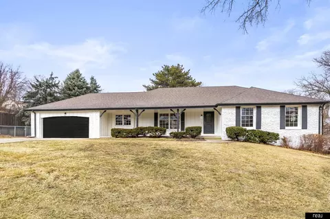 11918 Leavenworth Rd, Omaha, NE 68154