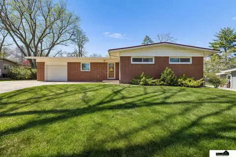 917 Ferndale Rd, Lincoln, NE 68510