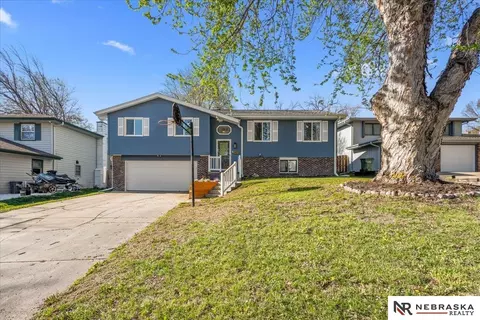2915 Daniell Cir, Bellevue, NE 68123