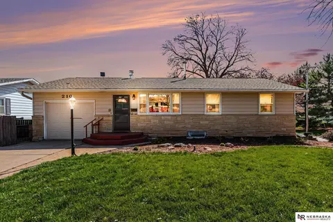 210 Greenwood Ave, Seward, NE 68434