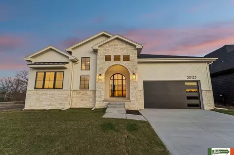20123 Zander Ct, Omaha, NE 68135