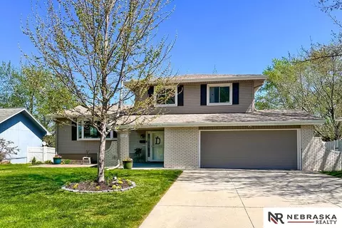 1127 Laport Dr, Papillion, NE 68046
