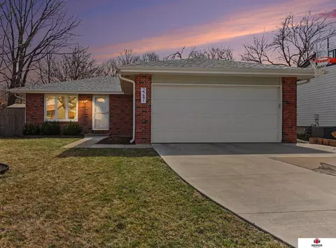2241 Wildwood Pl, Lincoln, NE 68512