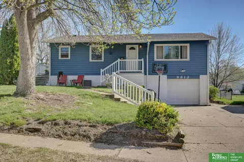 8812 Valley View Dr, La Vista, NE 68128