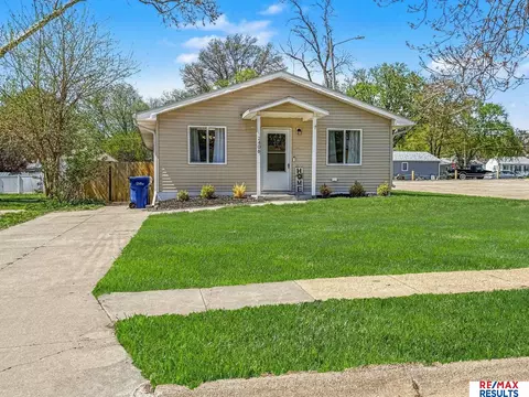 2406 Madison St, Bellevue, NE 68005