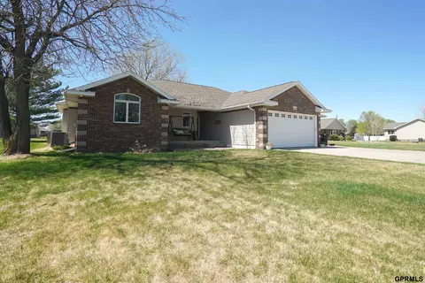 814 Lincoln Ave, Shelton, NE 68876