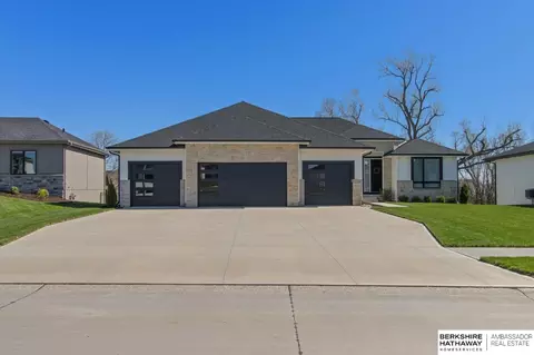 5727 N 208 St, Elkhorn, NE 68022