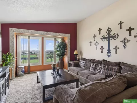 12727 W Dodge Rd #375B, Omaha, NE 68154