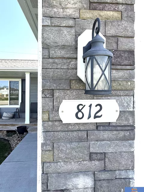812 Sun Ridge Dr, Beatrice, NE 68310