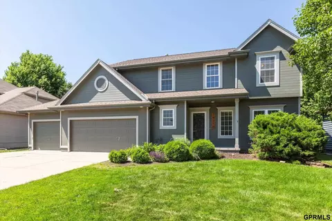 19710 Pine St, Elkhorn, NE 68022