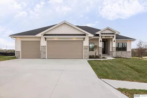 18309 Sycamore Dr, Gretna, NE 68028