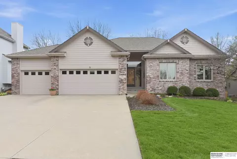 17511 T St, Omaha, NE 68135