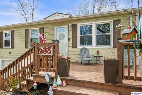 7534 Chandler Hills Dr, Bellevue, NE 68147