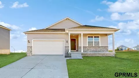 5511 Fenwick St, Bellevue, NE 68133