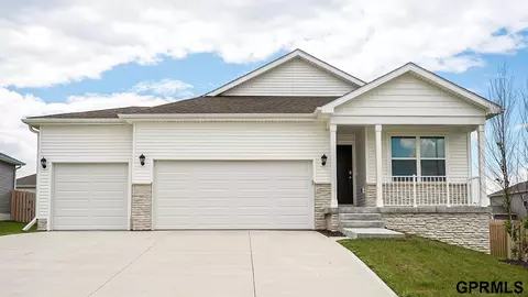 18471 Rose Lane Rd, Omaha, NE 68136