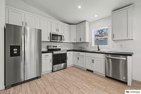 2436 Larimore Ave, Omaha, NE 68111
