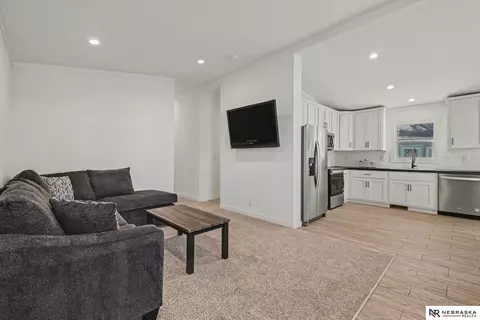 2432 Larimore Ave, Omaha, NE 68111
