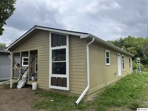 2432 Larimore Ave, Omaha, NE 68111