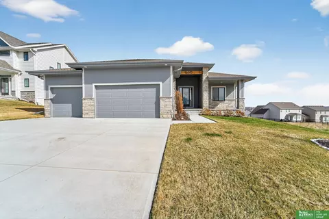 16962 Cora St, Bennington, NE 68007