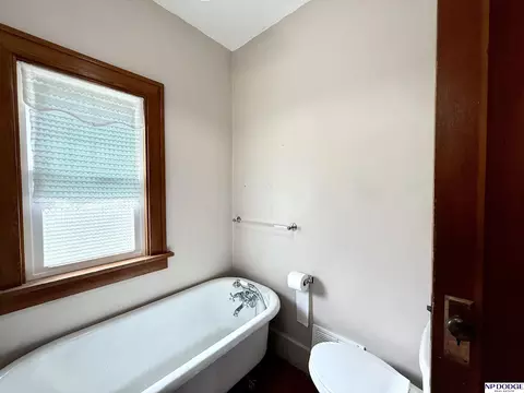 Bath - 650 Crystal St, Lyons, NE 68038 photo 4 of 6