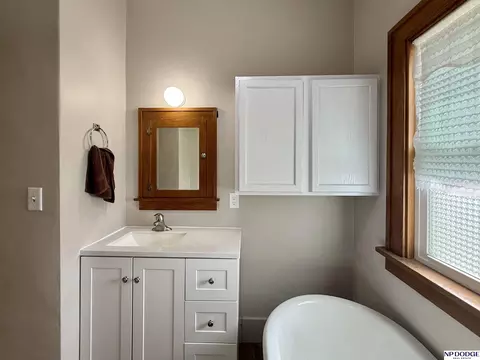 Bath - 650 Crystal St, Lyons, NE 68038 photo 1 of 6