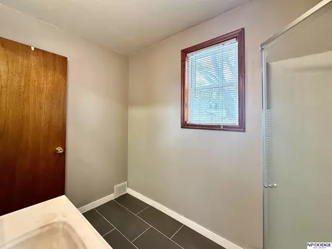 Bath - 650 Crystal St, Lyons, NE 68038 photo 5 of 6