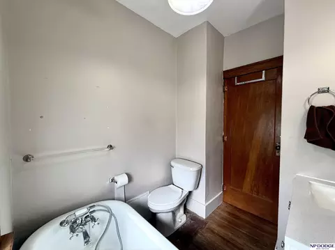 Bath - 650 Crystal St, Lyons, NE 68038 photo 3 of 6