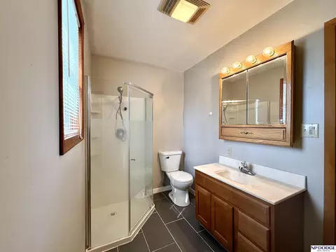 Bath - 650 Crystal St, Lyons, NE 68038 photo 6 of 6