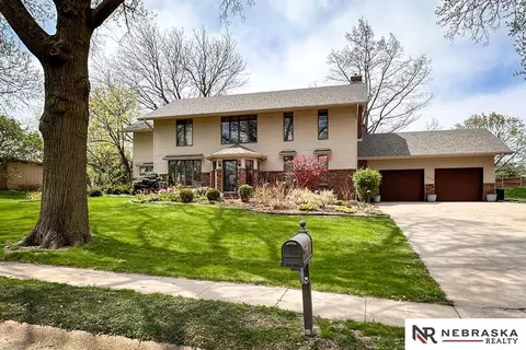 1222 N 101 Cir, Omaha, NE 68114