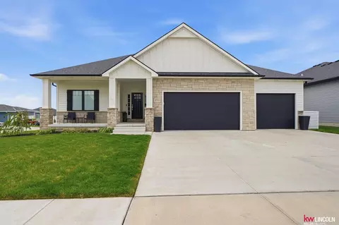 8753 S 83 Ct, Lincoln, NE 68516