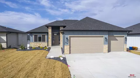 929 N 106th St, Lincoln, NE 68527
