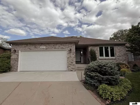 6707 Flint Ridge Rd, Lincoln, NE 68506