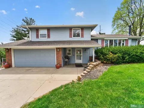 12331 Grey Fawn Dr, Omaha, NE 68154