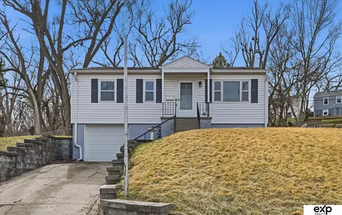 6325 Ruggles St, Omaha, NE 68104