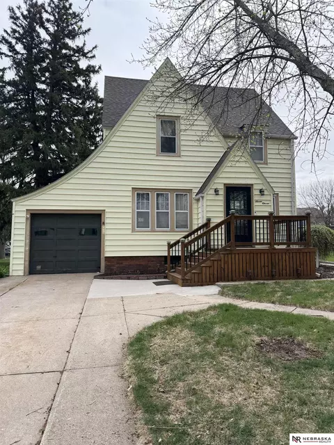 711 N Thomas Ave, Oakland, NE 68045