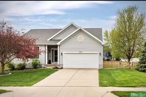20035 Glenmore Dr, Gretna, NE 68028