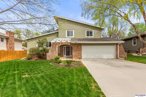 10312 W St, Omaha, NE 68127