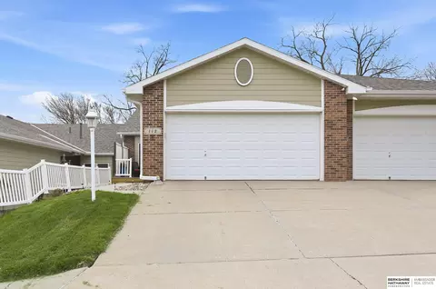 112 Mckenzie Cir, Council Bluffs, IA 51503