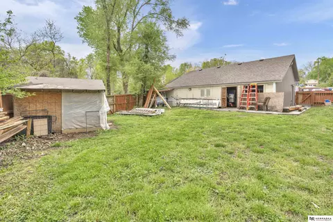 Exterior - 1403 Bluff St, Bellevue, NE 68005 photo 4 of 9