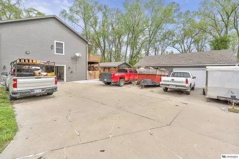 Exterior - 1403 Bluff St, Bellevue, NE 68005 photo 3 of 9