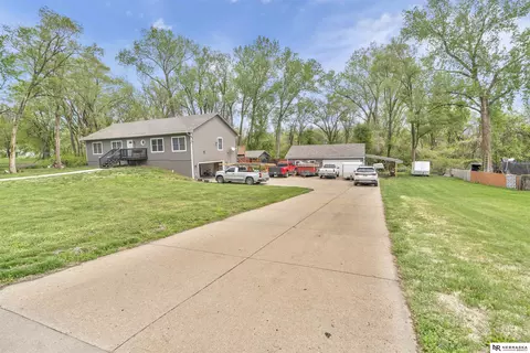 Exterior - 1403 Bluff St, Bellevue, NE 68005 photo 2 of 9