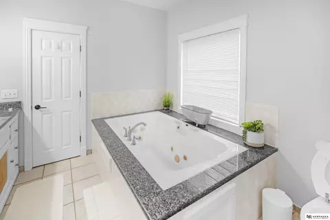 Bath - 1403 Bluff St, Bellevue, NE 68005 photo 5 of 8