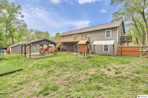 Exterior - 1403 Bluff St, Bellevue, NE 68005 photo 8 of 9