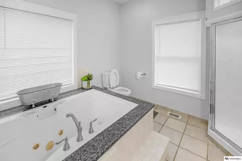 Bath - 1403 Bluff St, Bellevue, NE 68005 photo 4 of 8