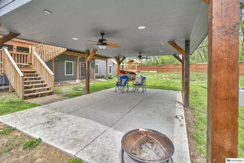 Exterior - 1403 Bluff St, Bellevue, NE 68005 photo 5 of 9