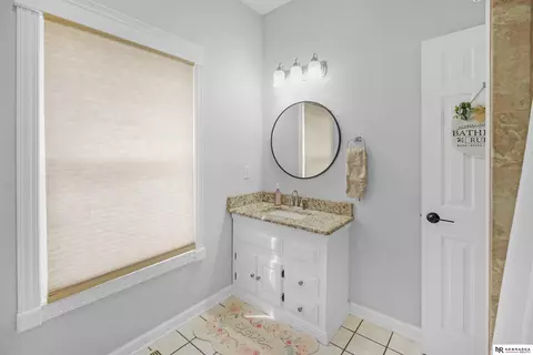 Bath - 1403 Bluff St, Bellevue, NE 68005 photo 7 of 8