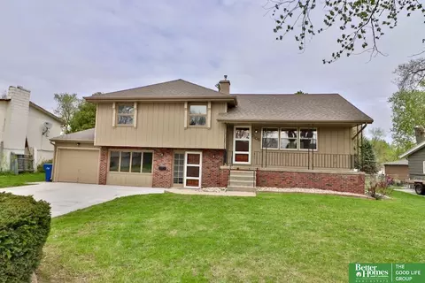 7105 Pine Dr, La Vista, NE 68128